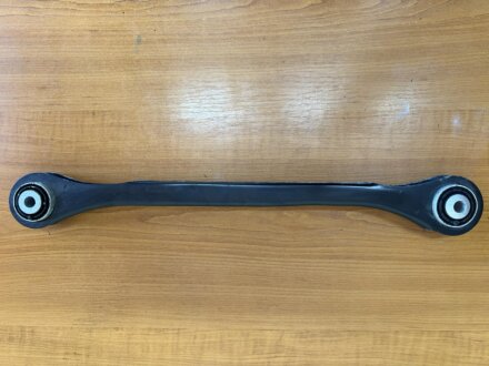 Важіль задньої підвіски поперечний правий VAG 4M0505292D