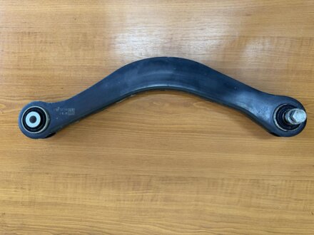 Важіль задньої підвіски верхній правий VAG 8W0505398C