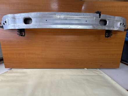 Підсилювач бампера переднього VAG 8W0807113