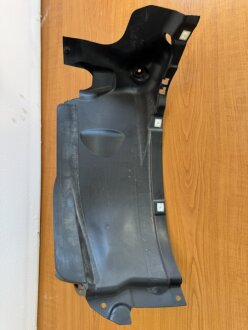 Спойлер колеса лівий (подкрилок) VAG 8W0853887A