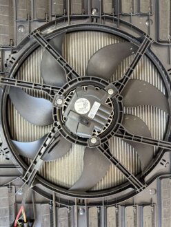 Електровентилятор охолодження в зборі (двигун + крильчатка) з авто без пробігу VAG 8W0959455