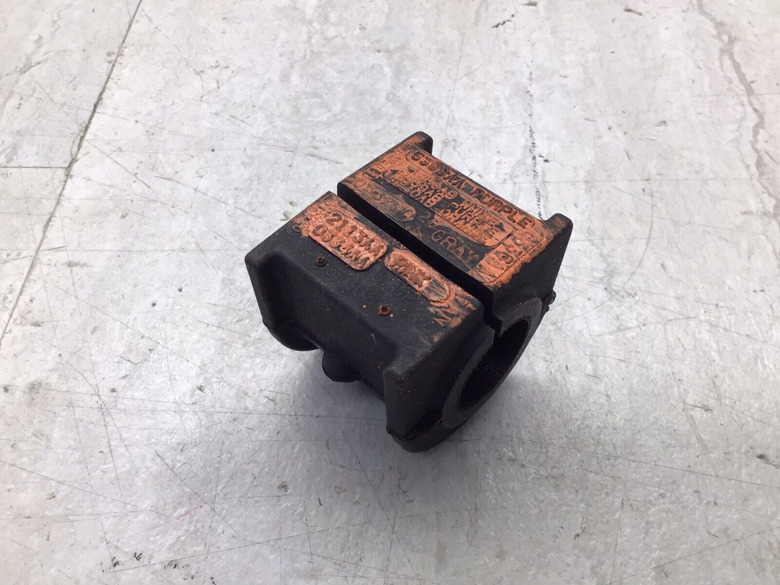 Втулки заднього стабілізатора MOPAR 68275390AA Dodge Ram 1500